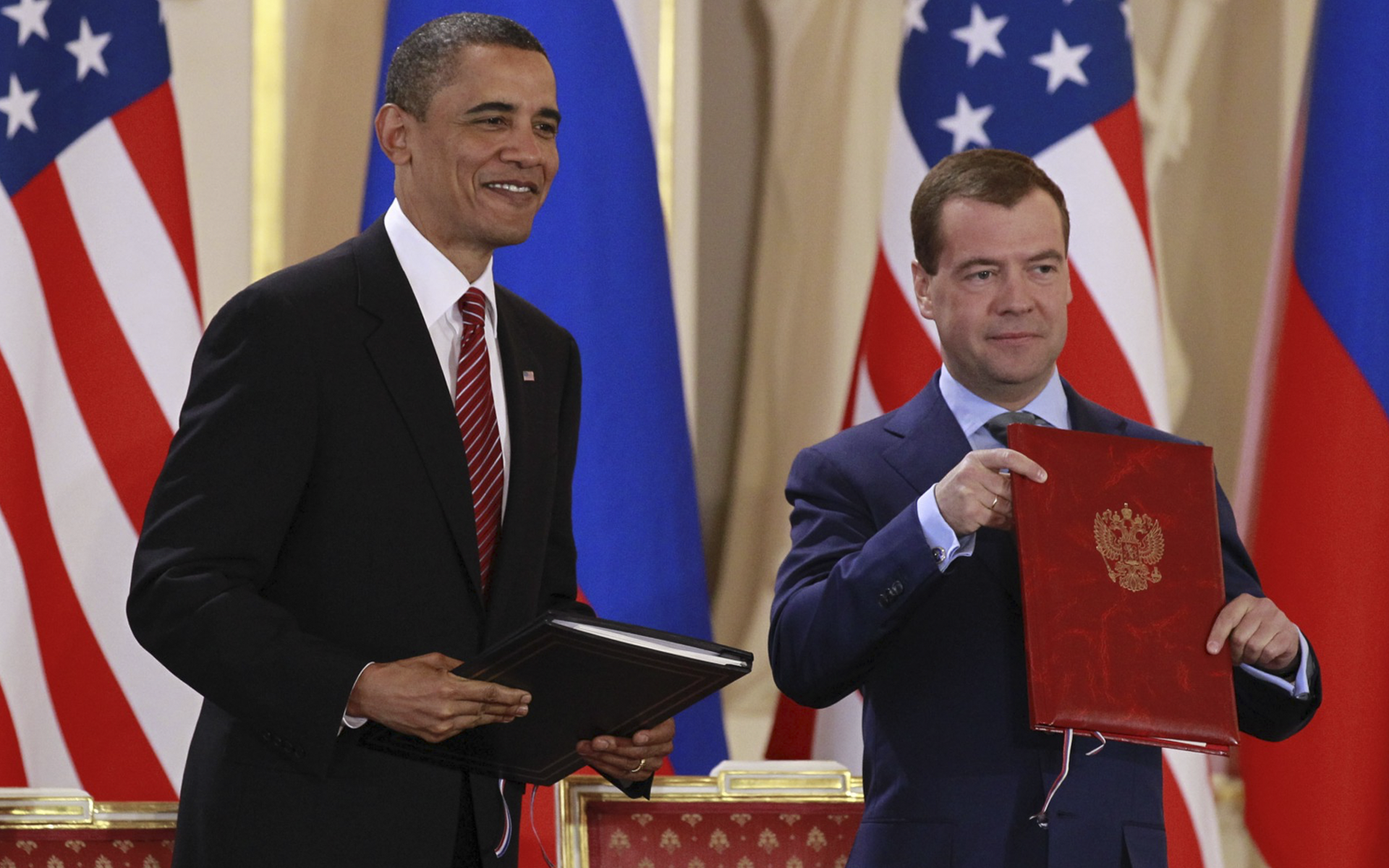 Россия американские про. Обама Медведев СНВ-3. Обама и Медведев СНВ подписание. СНВ 3. Россией и США - это СНВ-3,.
