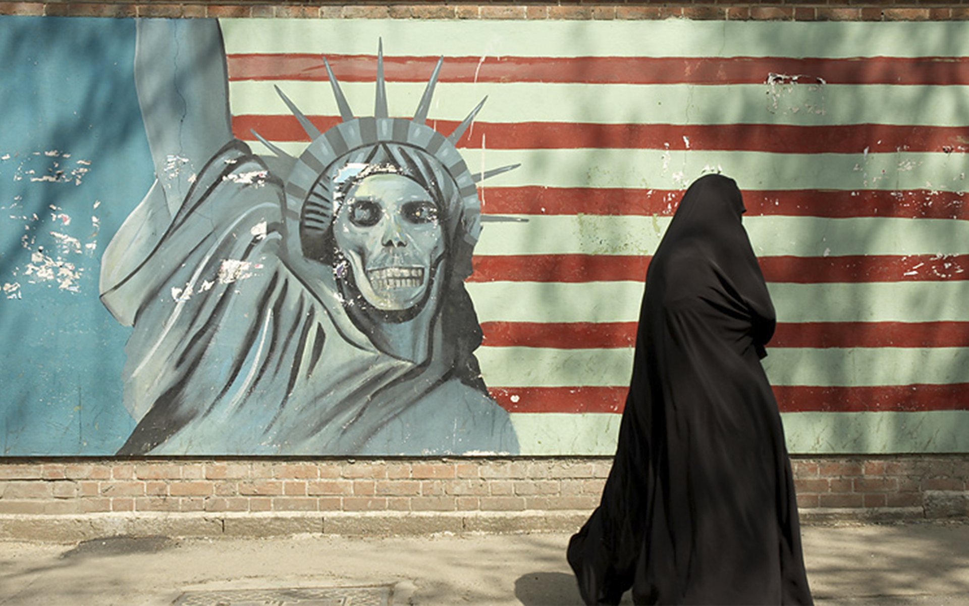 Враг, враг друга, друг врага: новые старые санкции против Ирана